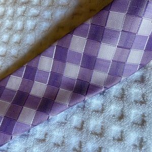 Men’s purple tie